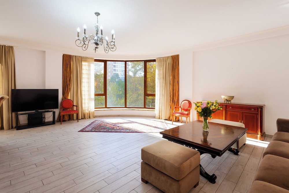 Apartment by Luxe Group DI723