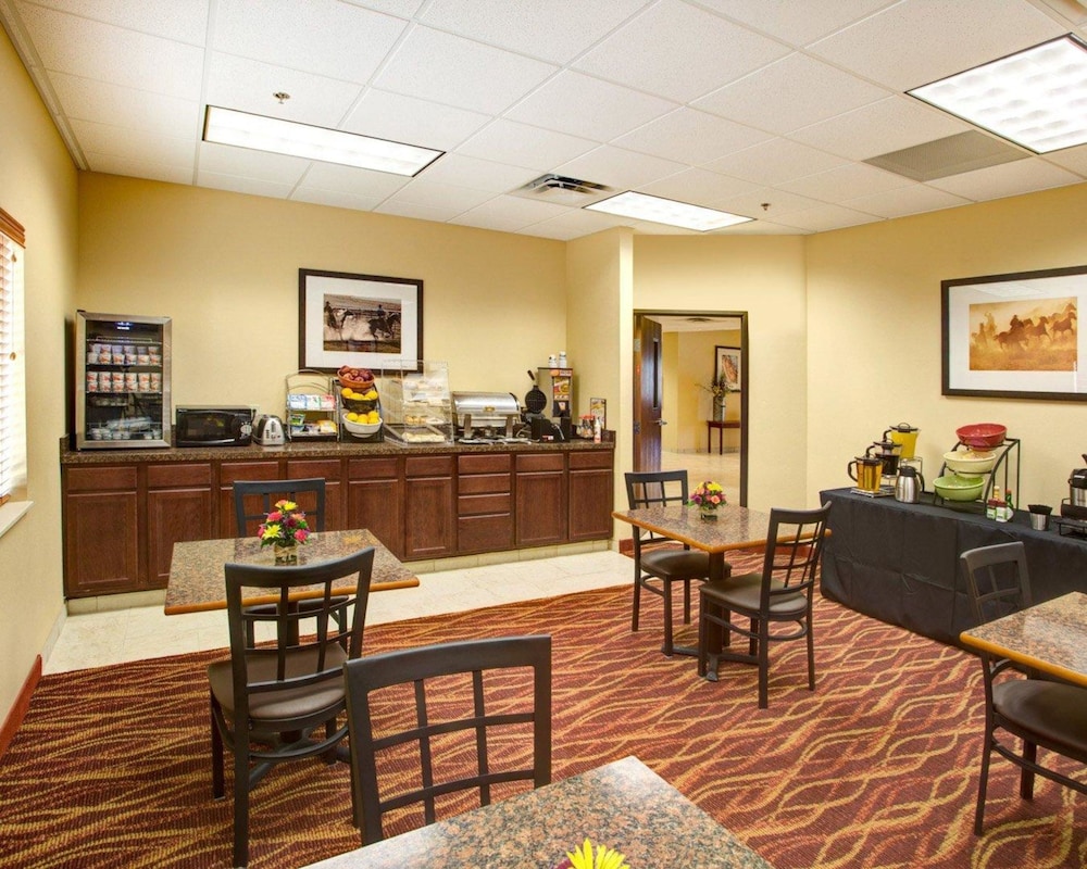 Rodeway Inn & Suites Phillipsburg