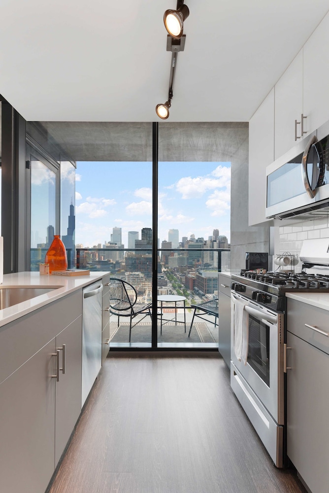 Cloud9 6 apt for 30ppl Fulton Market The Nouveau