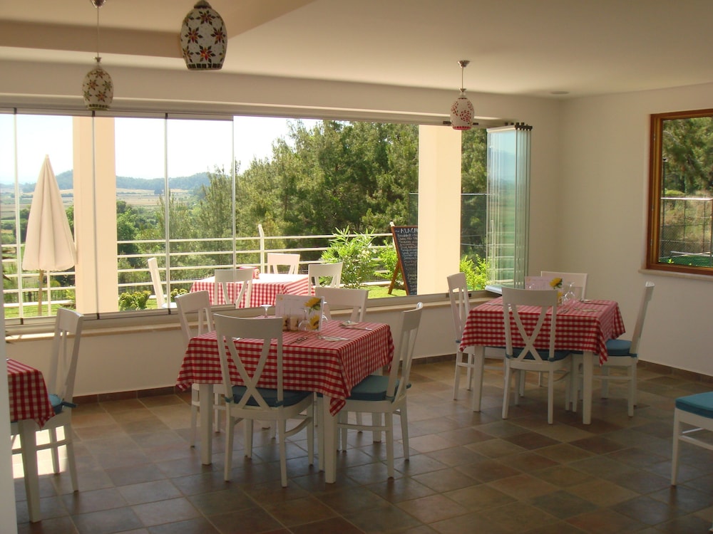 Four Seasons I -10 With 2 Bedrooms Guarantees a Wonderful Holiday