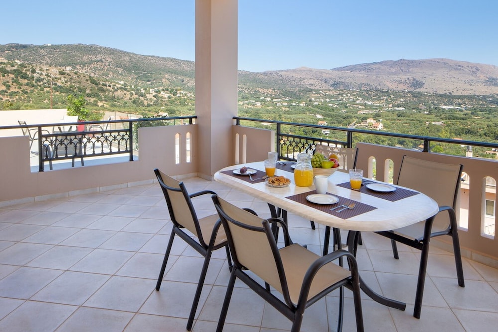 Iconic Villa With Private Pool and sea View