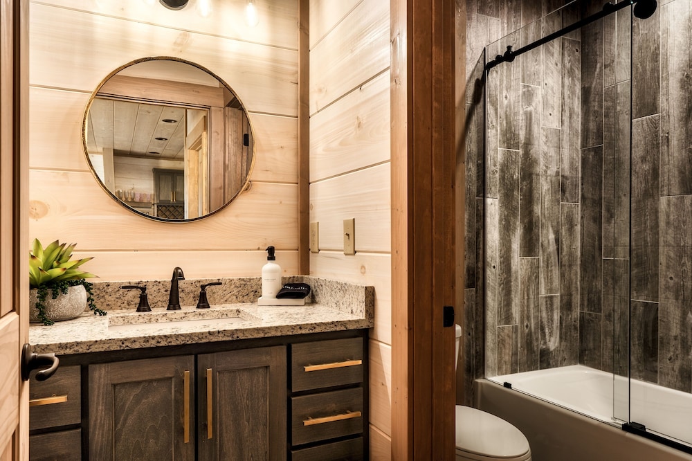 The Luxe 4 Bedroom Cabin