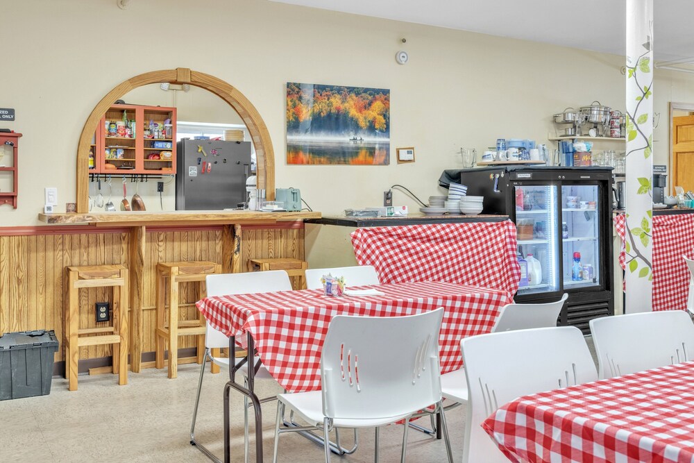 Foothills Lodge & Diner