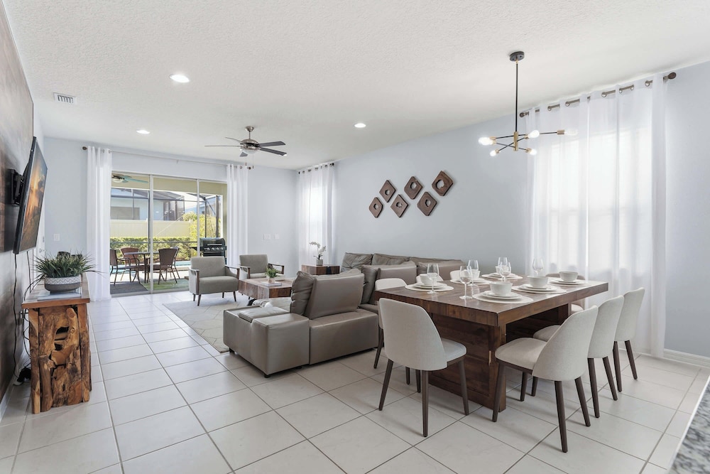 Family 6BR Home, Pool & Game Room