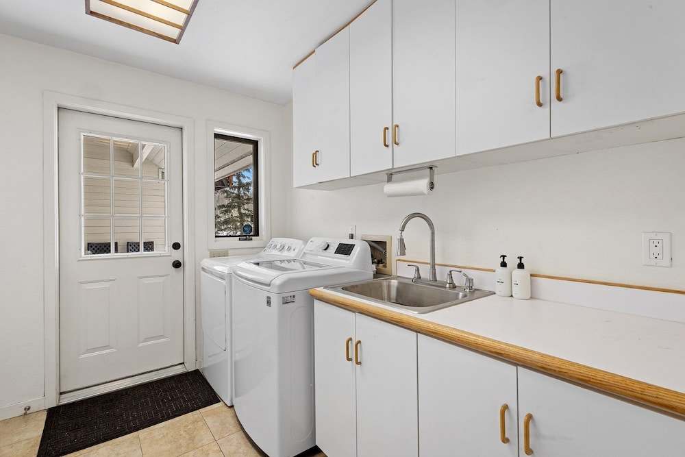 Wapiti Lane 4 Bedroom Home