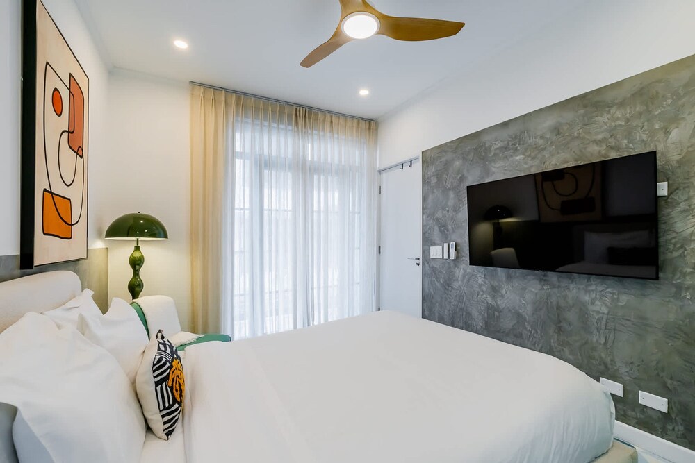 w Charming 1BR in Santa Ana s Best Area