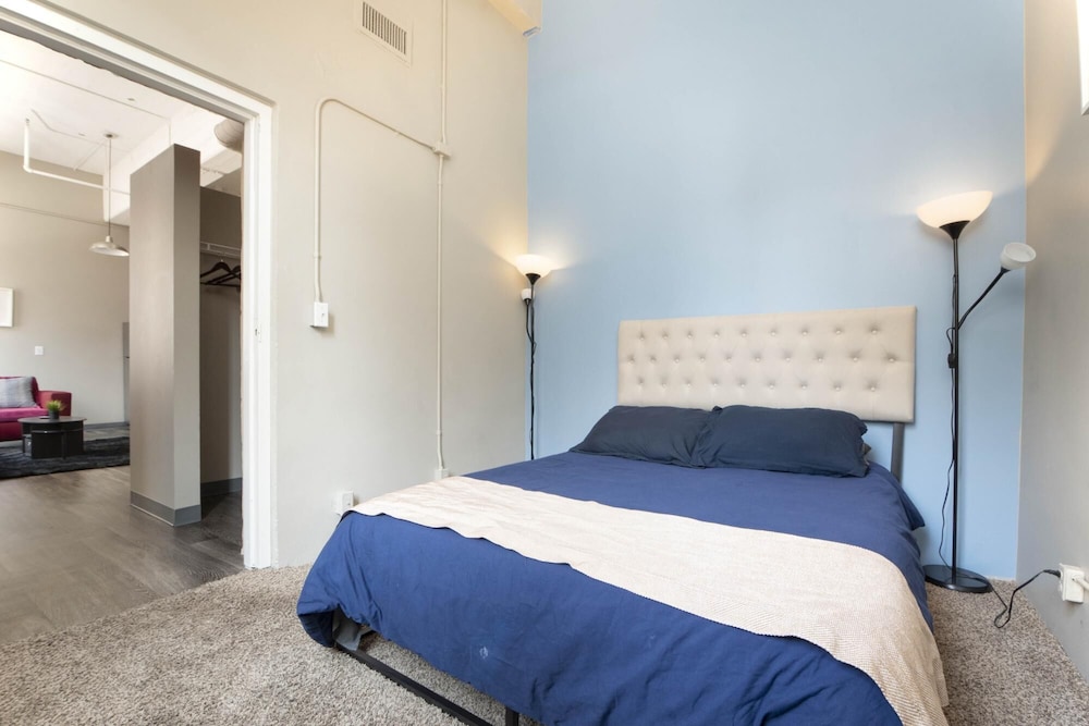 One Bed Loft Apartment With Great Wifi view 4