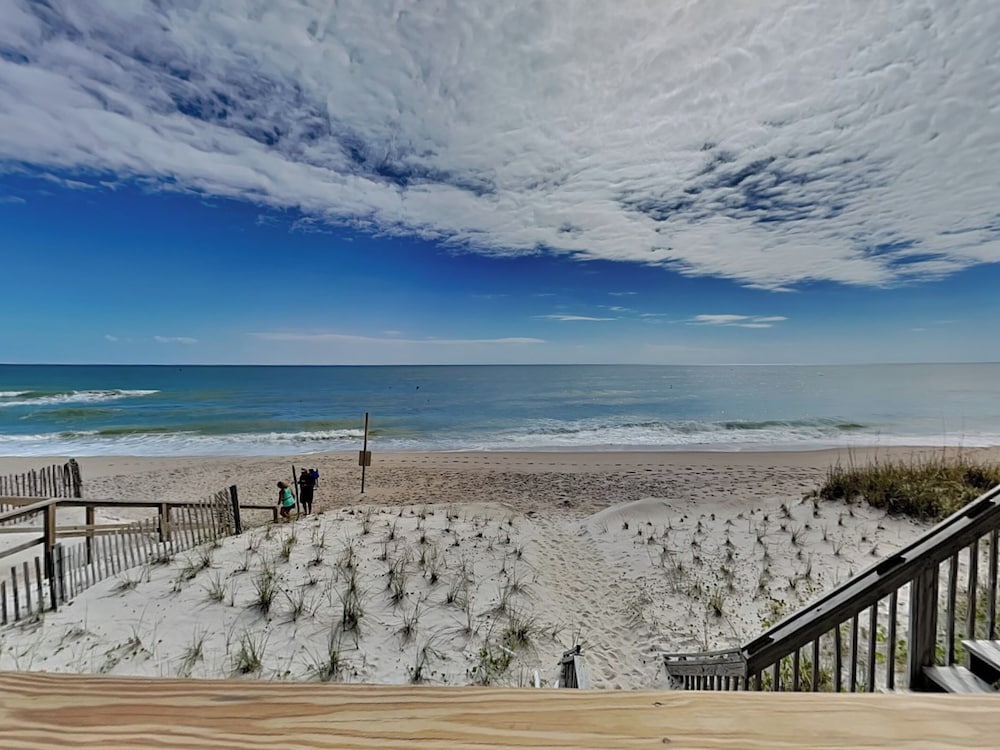 A Grande Green by Topsail Realty