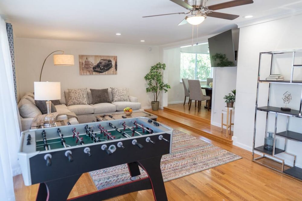 Disneyland Renovated 3BR Fullerton House w Garage Fenced Yard p56