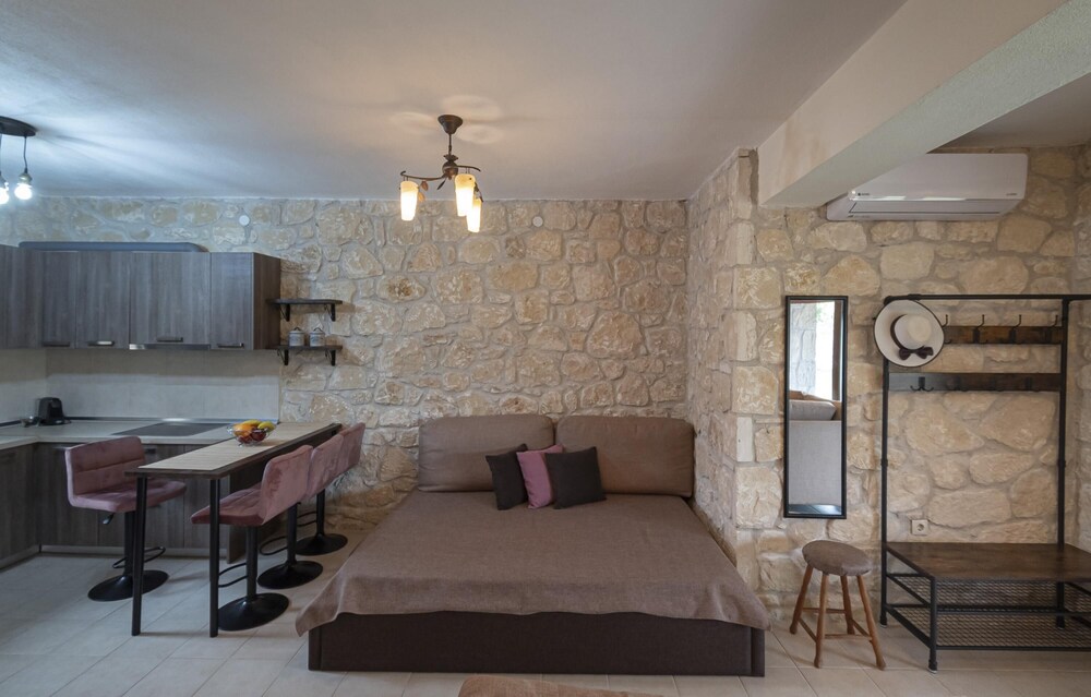 Artis Villa by Rentals Pro