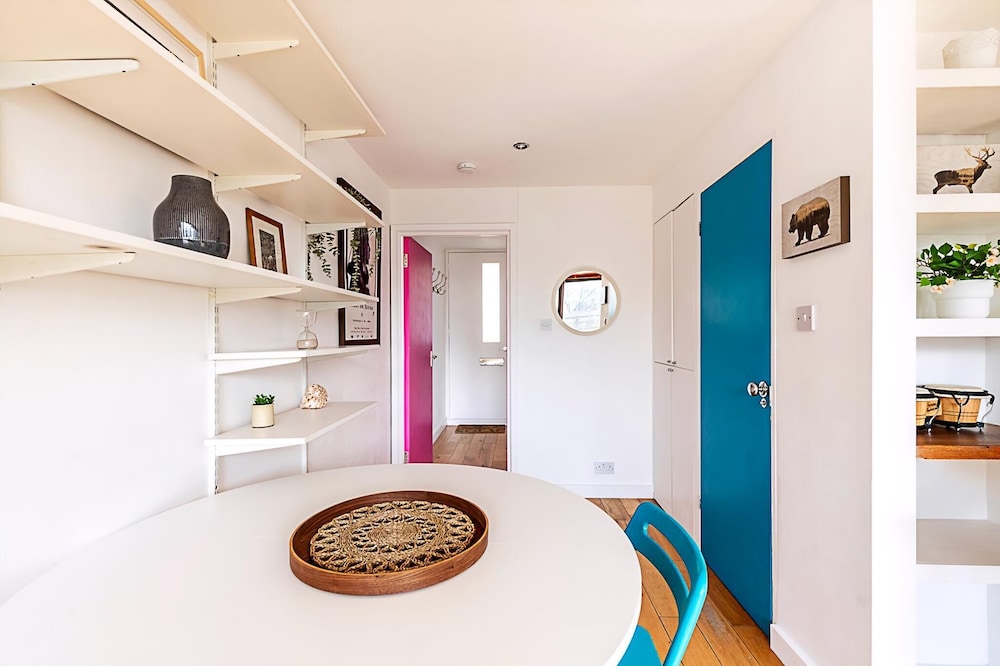 Bright Flat For 2 in Dartmouth Park