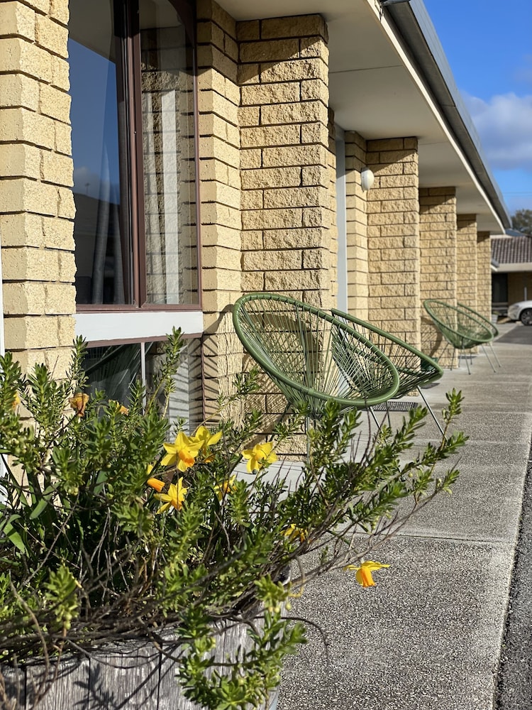 Seasonal South Motel & Function Centre
