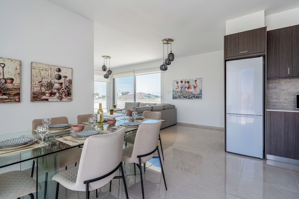 Harmonia 2-BR Apt W Pool in Livadia