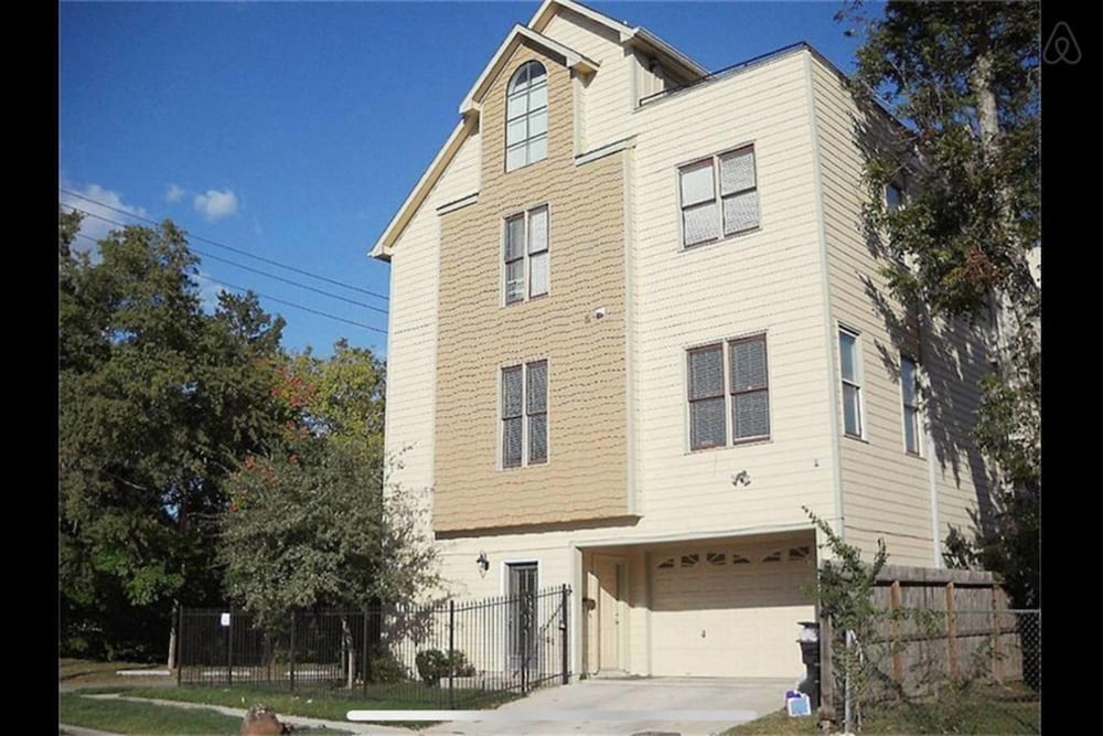 4 Story Rooftop - Executive Corporate Housing
