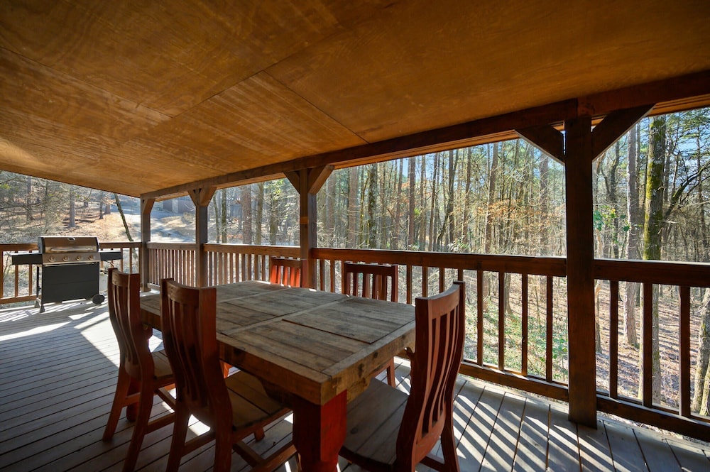 Outlaw Rose Cabin for 8!