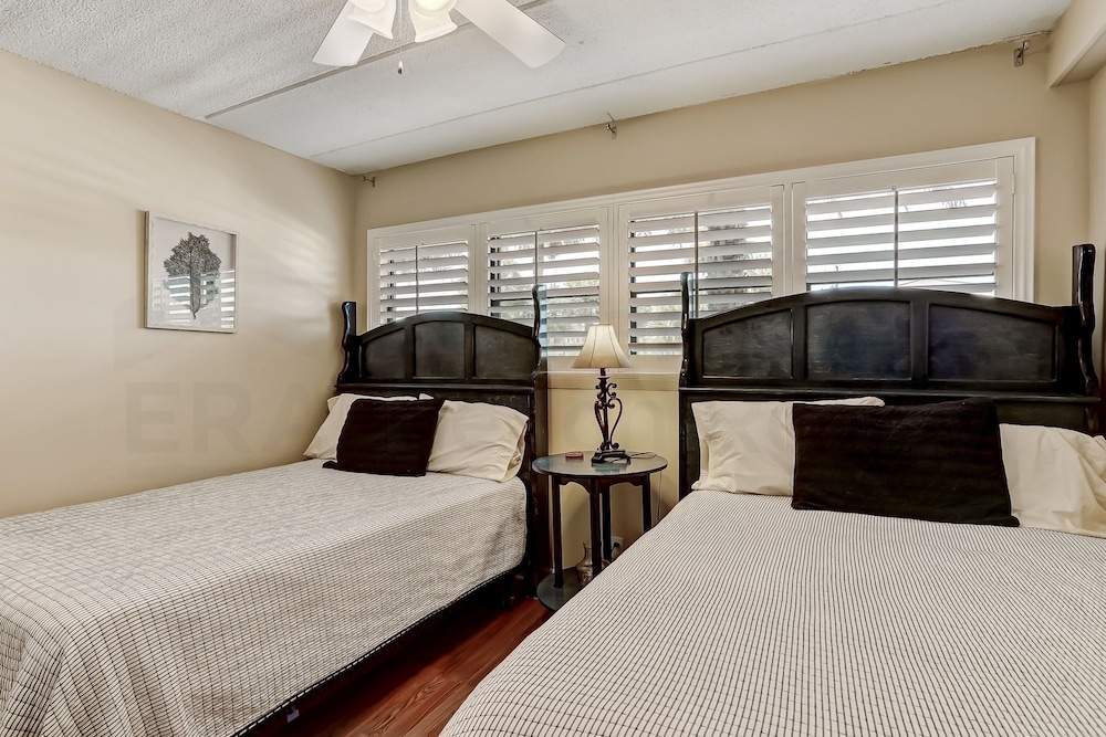 Fernandina Beach Vacations - Enchanting Ground Unit Condo Few Steps Away from the Ocean Side by RedAwning - Property Image 5