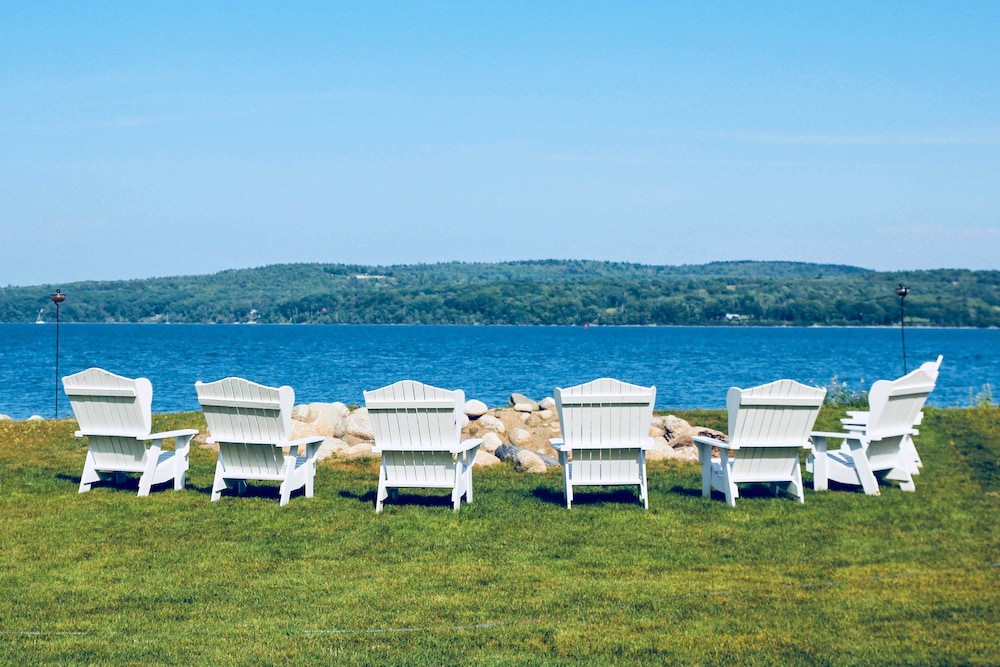 Elegant Oceanfront Maine Estate w/ Gazebo view 4