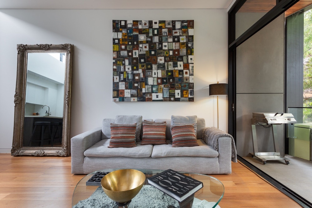 Stylish 2-bed Apartment With BBQ Patio Near Beach