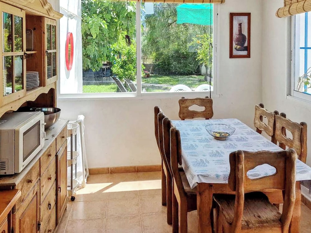 House With Exclusive Pool and Garden 7 min Walk From the Beach and the Center