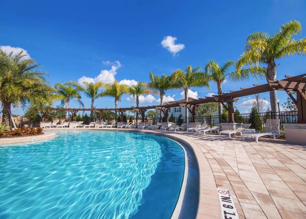 Spacious 4Bd Disney Dream With Resort Access at Lucaya 3210