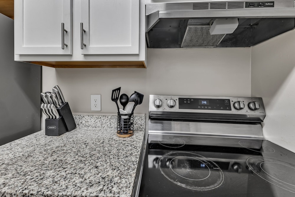King 2BR Suite in Research Triangle Park