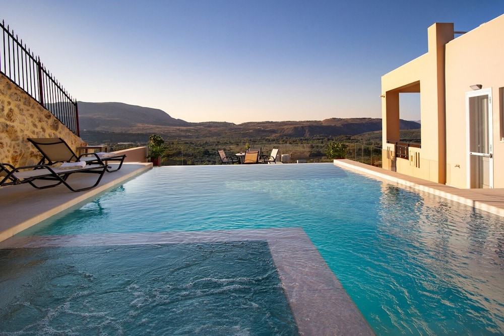 Iconic Villa With Private Pool and sea View