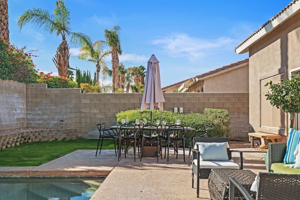 La Quinta Desert Haven Luxe Stay w Private Pool Hot Tub Pool Table