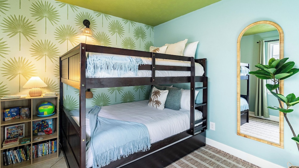 PCB Stay w/ Heated Pool, Hot Tub, Bars, Game Room & Quick Walk to Beach The Jade Oasis by Avantstay