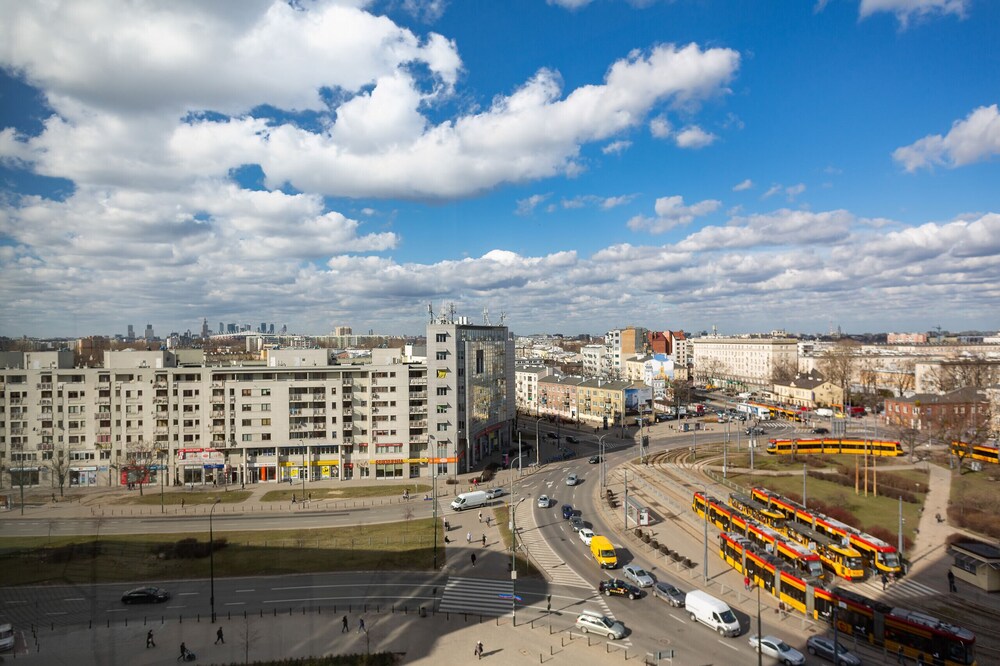 Rondo Wiatraczna Warsaw by Renters view 3