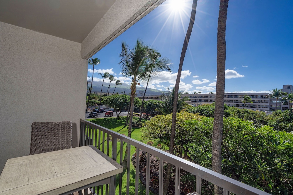 Kihei Akahi C-411 - Modern Top to Bottom Remodel, Split-ac, Across From Kam II
