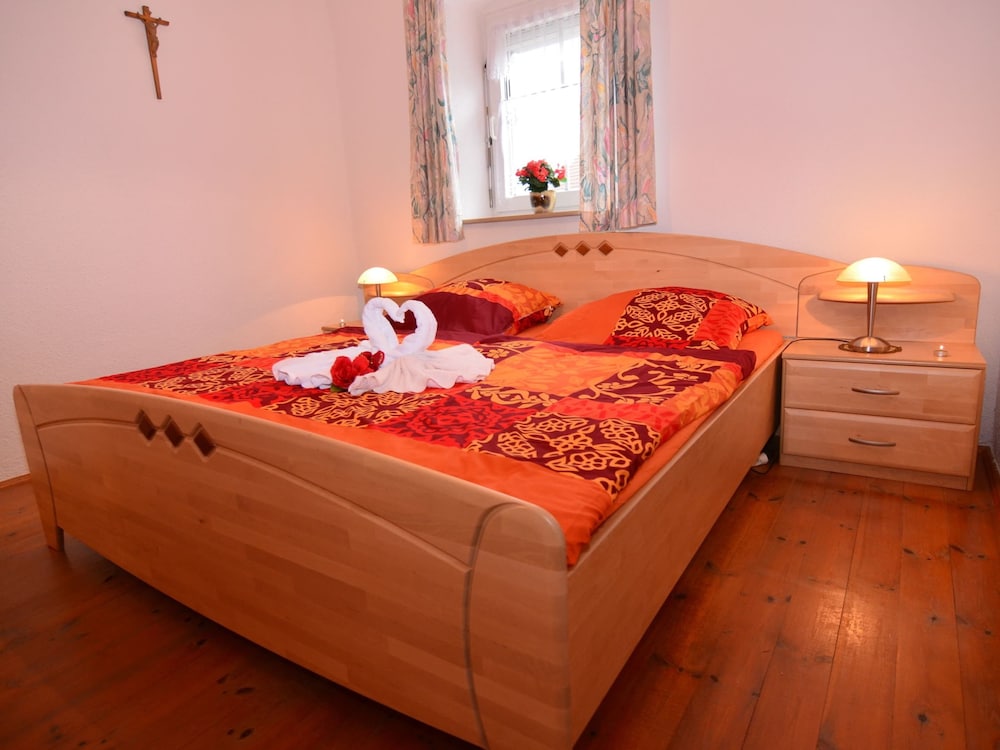 Cozy Holiday Home in Stadlern near Ski Slopes view 3