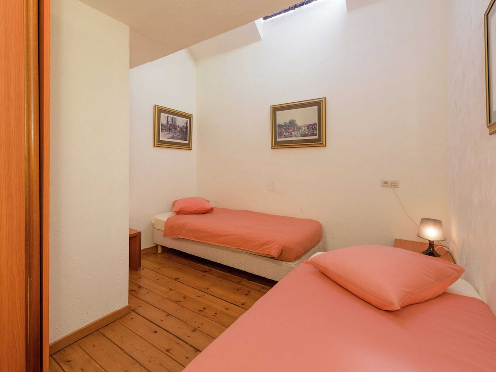 Spacious Waimes Villa view 3