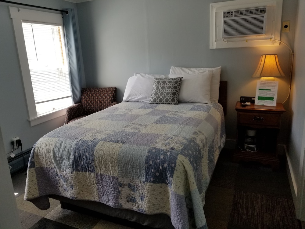 White Mountain Motel And Cottages