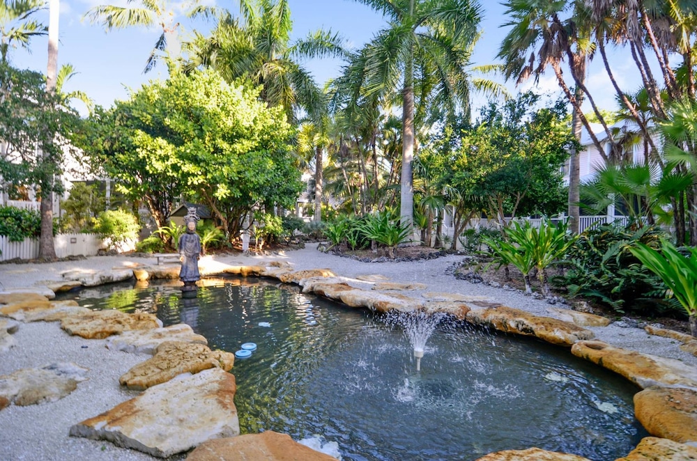 Keys to Paradise by Avantstay Balcony Pool Golf