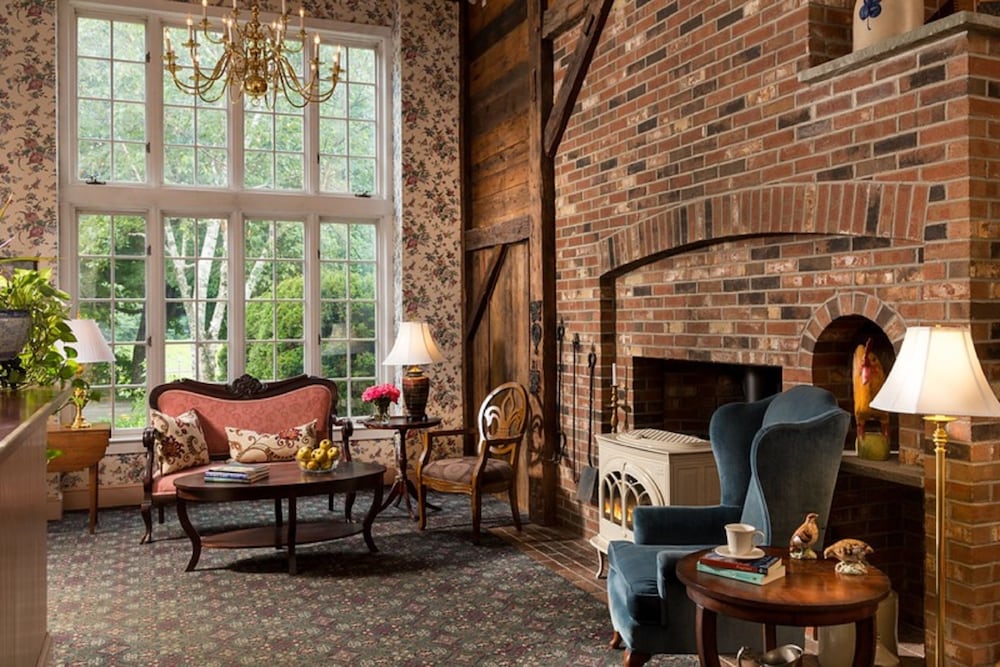 Chesterfield Inn