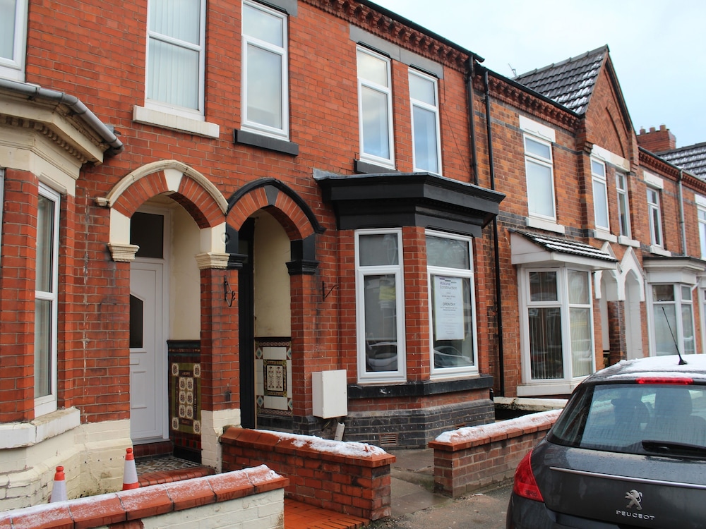 Townhouse @ 282 Walthall Street Crewe