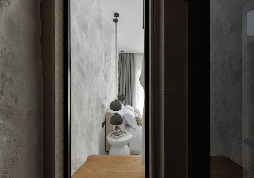 WhiteArt Suites