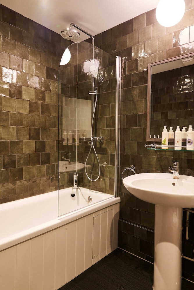 Woodstock Vacations - Kings Arms Hotel - Property Image 2