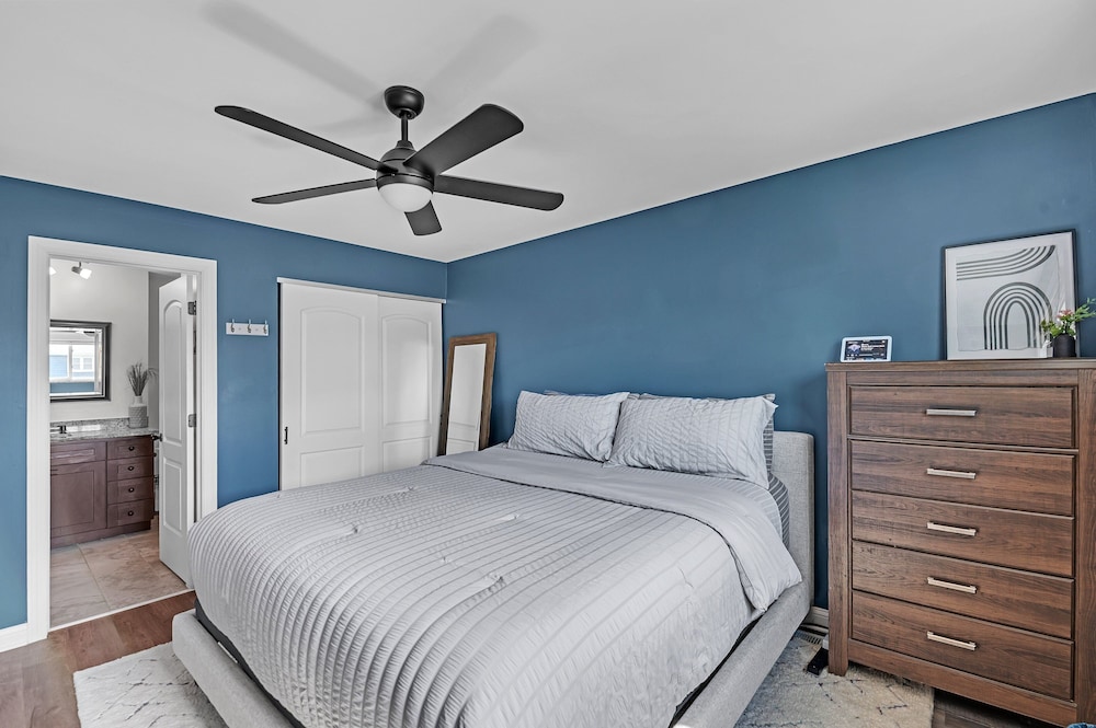 Modern Retreat With Private Pool & Yard 3 Bedroom Home