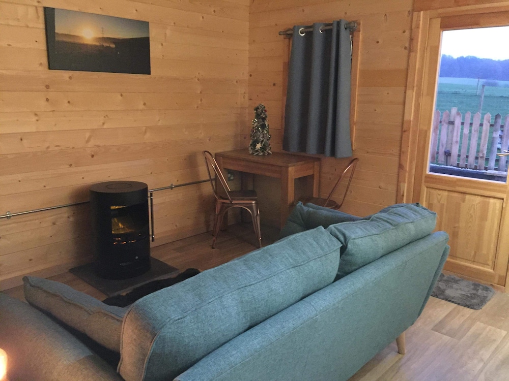 Cosy 1-bed Farm Stay Cabin view 5