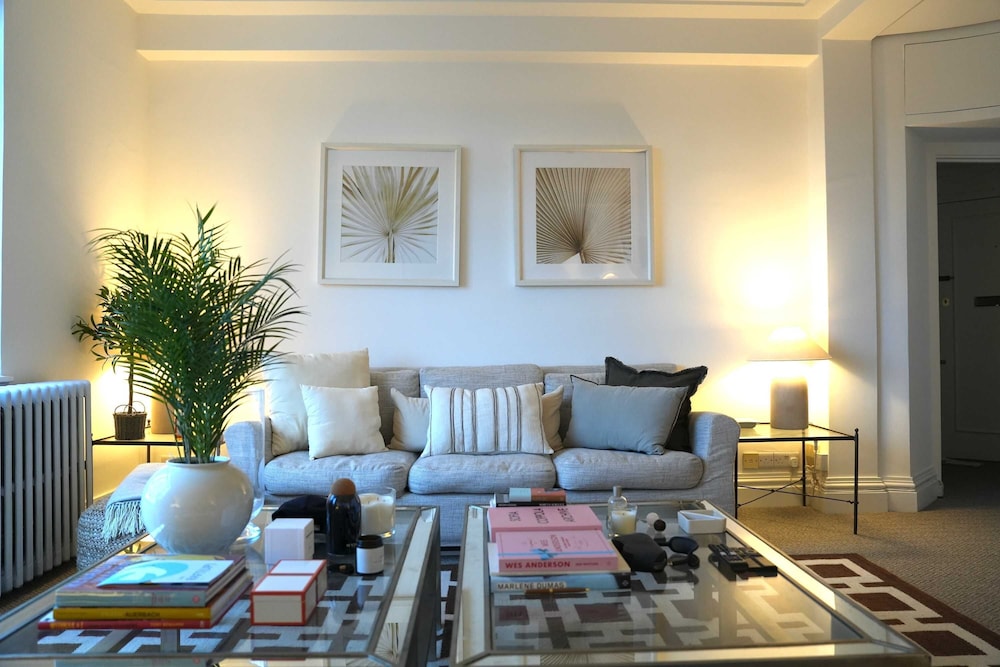 Large 1 Bedroom Apartment - Chelsea