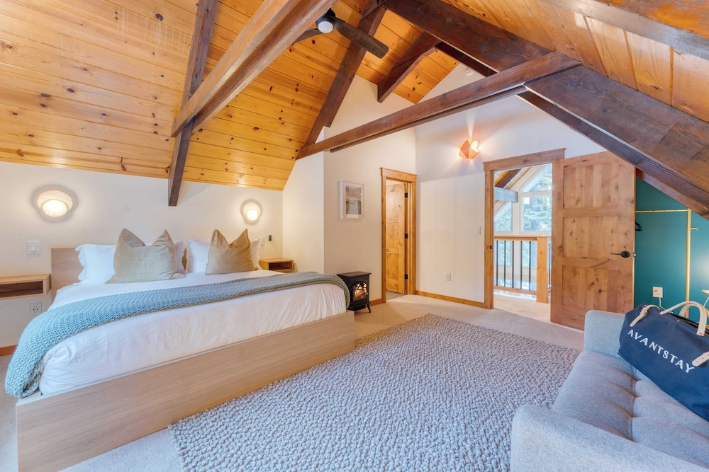 Cozy Modern Cabin w/ Sauna & Fireplace 5 Mins to Lake Peaceful Tahoe Retreat by Avantstay