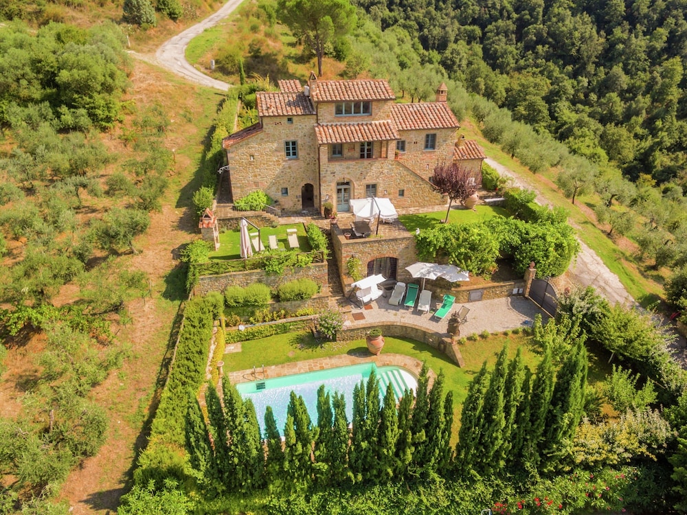 Luxury Pool Villa in Cortona view 5