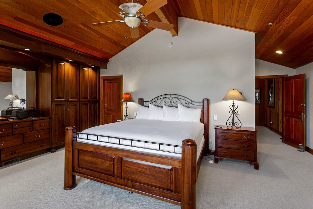 La Maconnerie at Deer Valley Resort - Four Bedroom Condo with Hot Tub #3 4 Condo