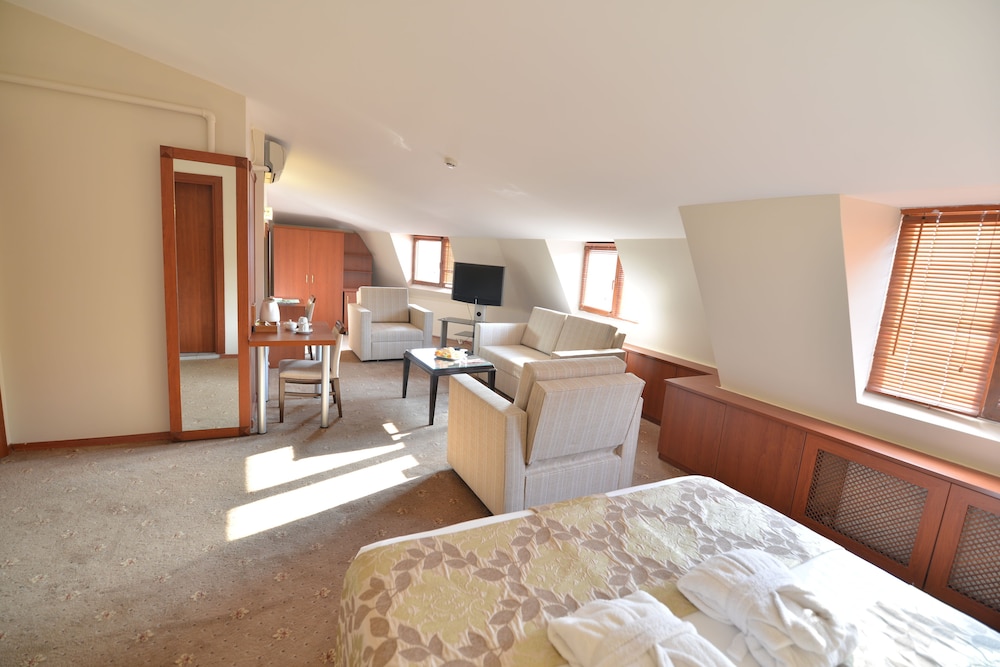 Golden Siyav Otel - Image 9