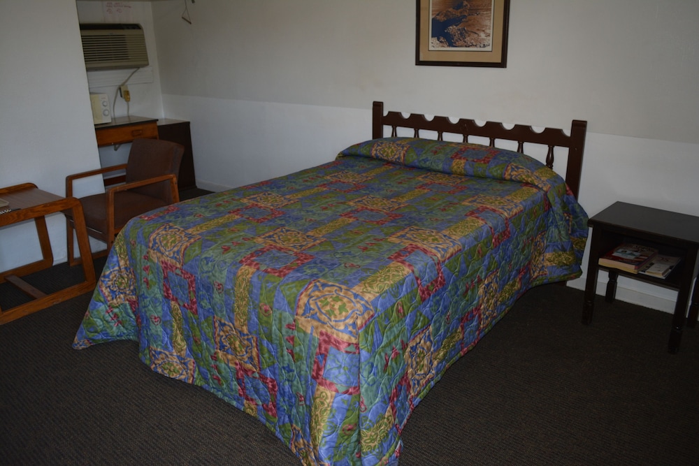 Big Spring Vacations - Delux Inn Big Spring - Property Image 3