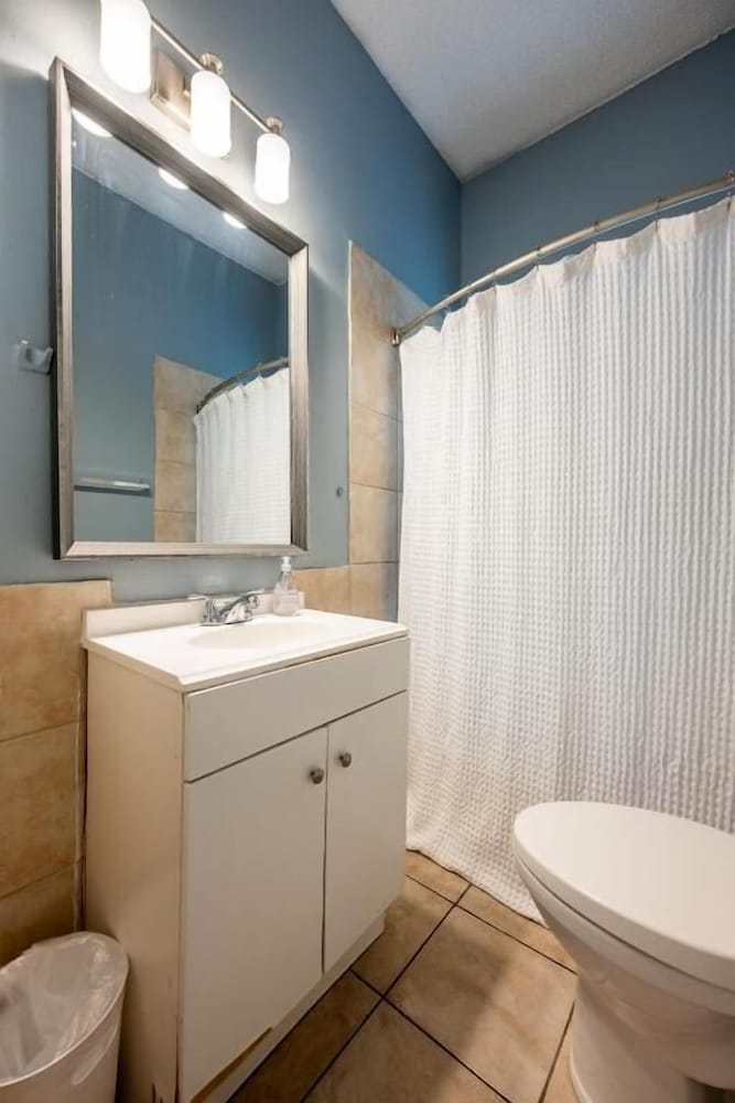 Affordable Quaint Retreat in Indianapolis