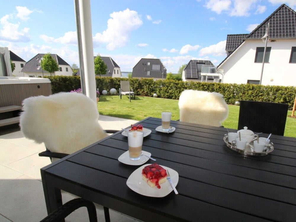 Haus Seeblick Modern Retreat