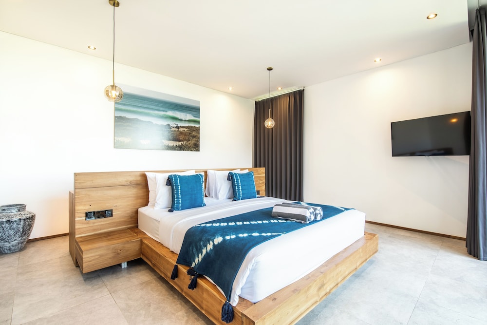 Elegant 5BR Villa Retreat Steps From Canggu Beach