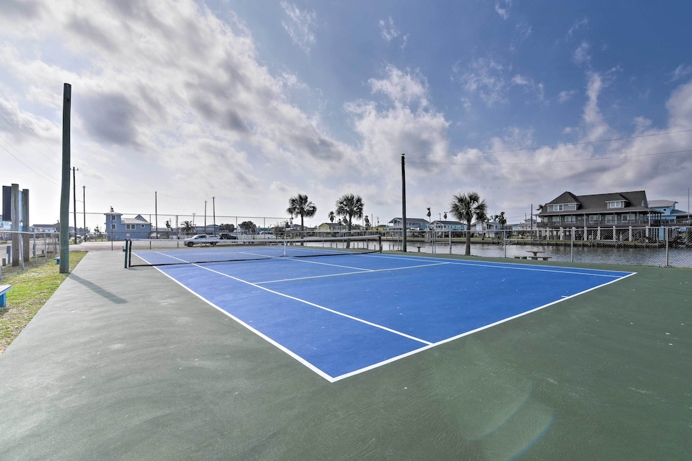 < 1 Mi to Sea Isle Beach: Home w/ Pool Access